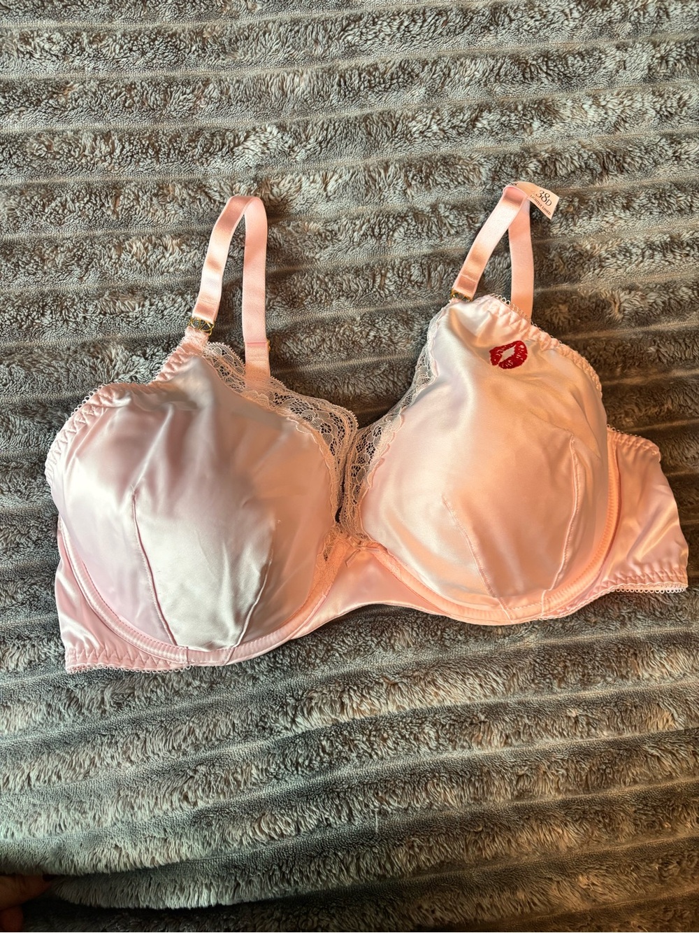 Victoria Secrete Light Pink Lace-Trim Underwire Bra with lips 38D